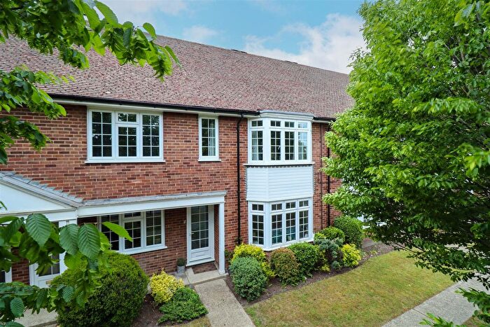 3 Bedroom Maisonette For Sale In Cranbrook Court, Fleet, GU51