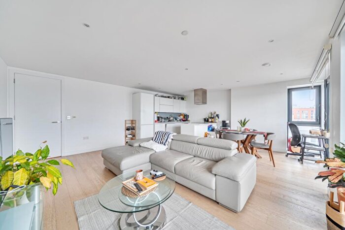 3 Bedroom Apartment For Sale In Yabsley Street London, E14