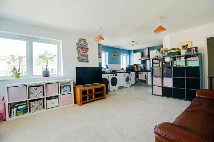 1 Bedroom Flat For Sale In Frederick Benn Place, Ashford, TN23