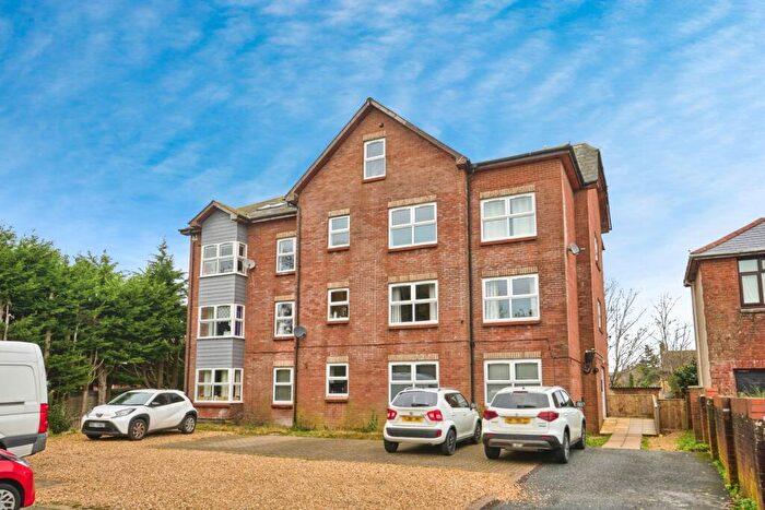 2 Bedroom Flat For Sale In York Avenue, East Cowes, Isle Of Wight, PO32