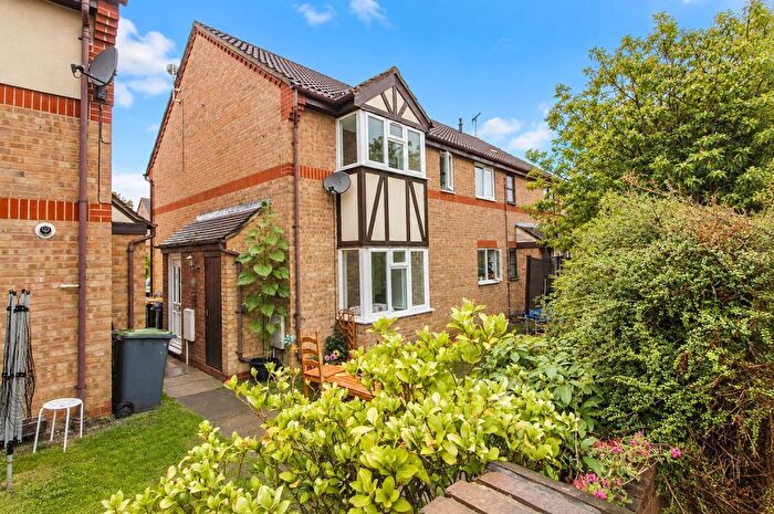 2 Bedroom Property For Sale In Columbine Close, Bedford, MK41