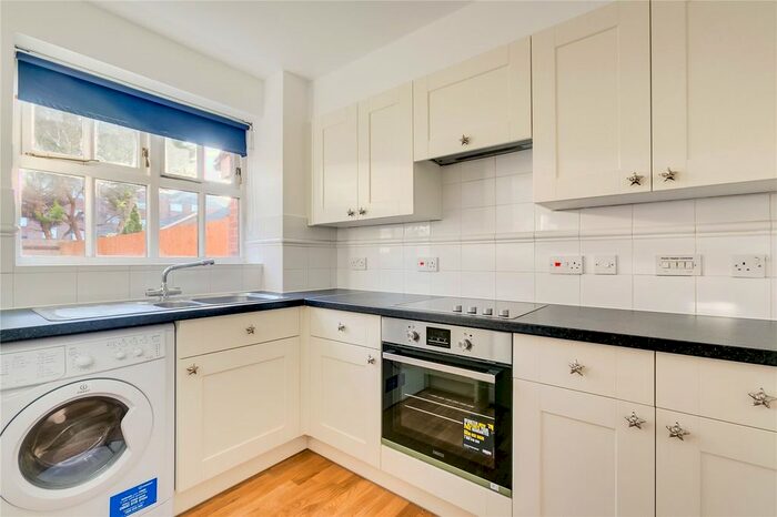 2 Bedroom Flat To Rent In Massingberd Way, London, SW17