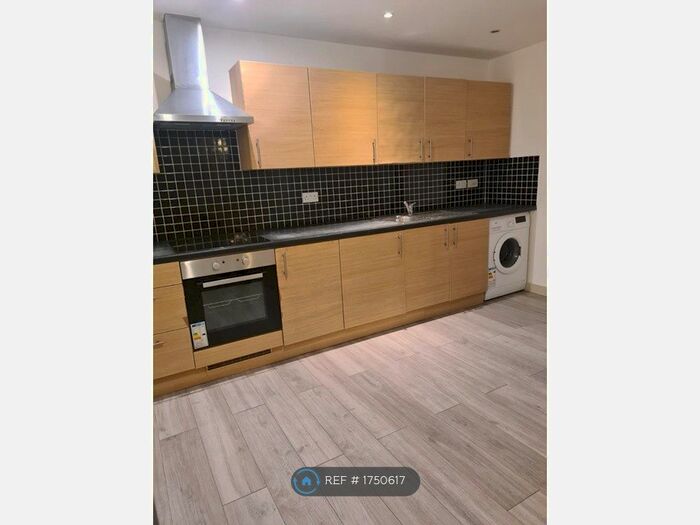 2 Bedroom Flat To Rent In Westside Apartments, Ilford, IG1
