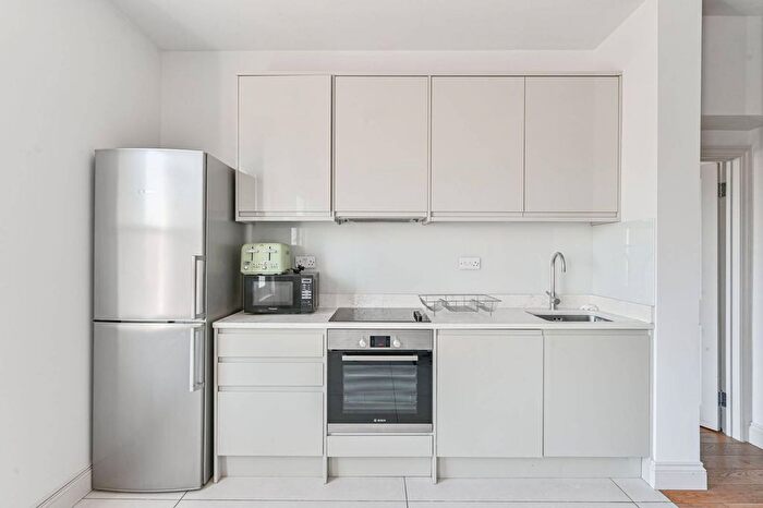 2 Bedroom Flat To Rent In Brixton Road, Brixton, London, SW9