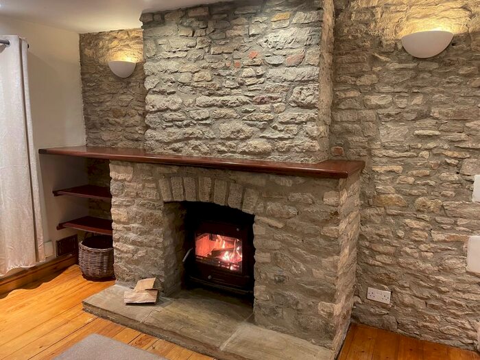 2 Bedroom Cottage To Rent In Newland, Witney, OX28