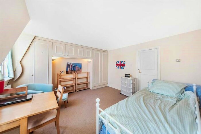 Studio To Rent In Westmoreland Terrace, Pimlico, London, SW1V