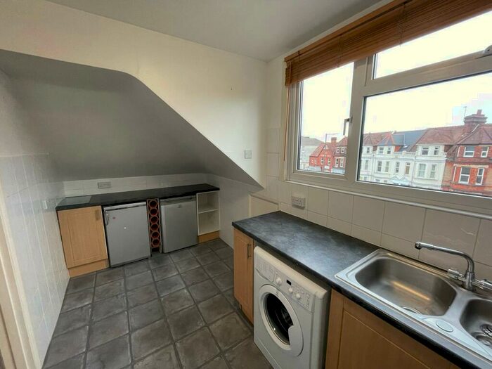 1 Bedroom Flat To Rent In Holdenhurst Road, Bournemouth, BH8