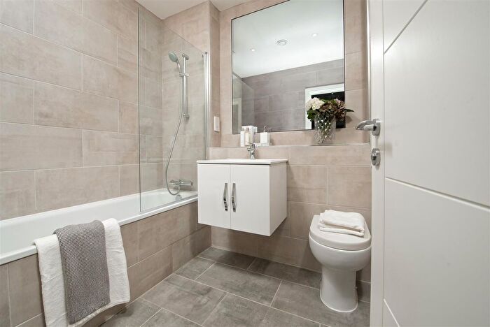 1 Bedroom Flat For Sale In Heron Drive, Langley, Slough, SL3