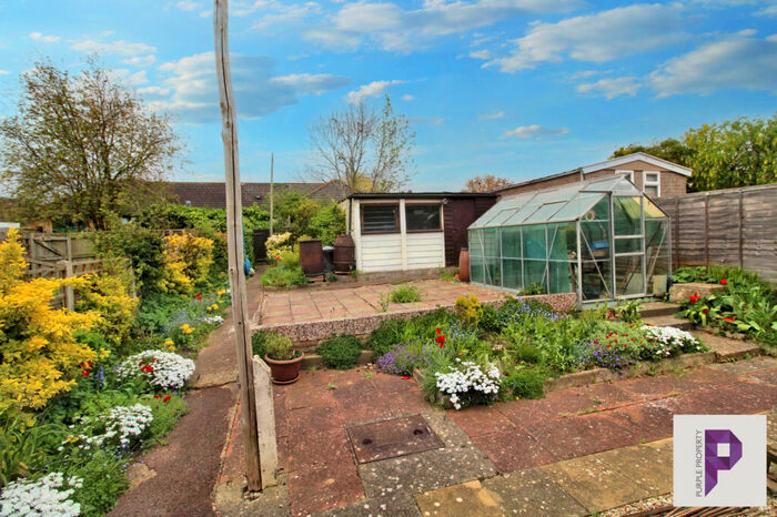 2 Bedroom Bungalow For Sale In Begonia Avenue, Gillingham, Kent, ME8