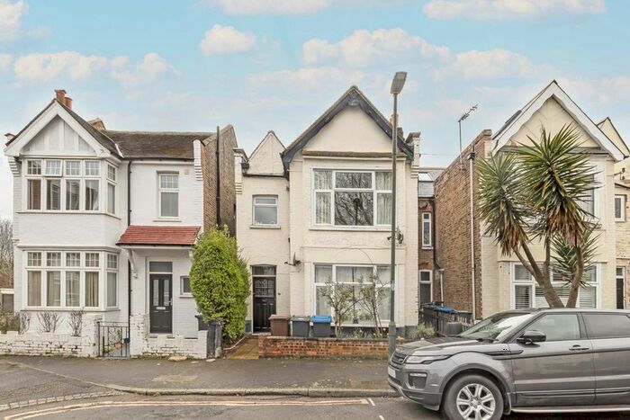2 Bedroom Flat To Rent In Delamere Road, London, SW20