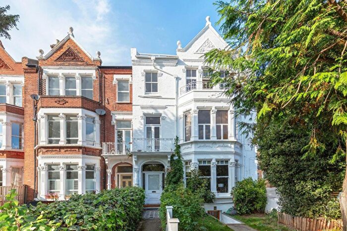 1 Bedroom Flat For Sale In Clapham Common North Side, Clapham Common, SW4
