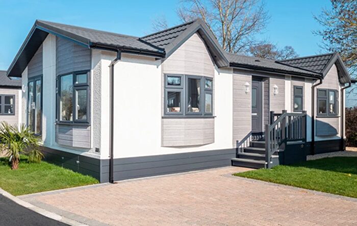 2 Bedroom Park Home For Sale In Sandpiper Gardens, Clacton-On-Sea, CO16