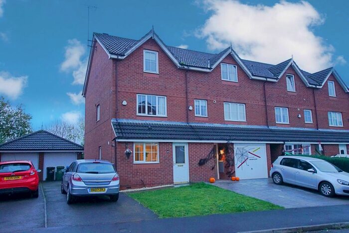 3 Bedroom End Of Terrace House For Sale In Brackenwood Drive, Widnes, WA8