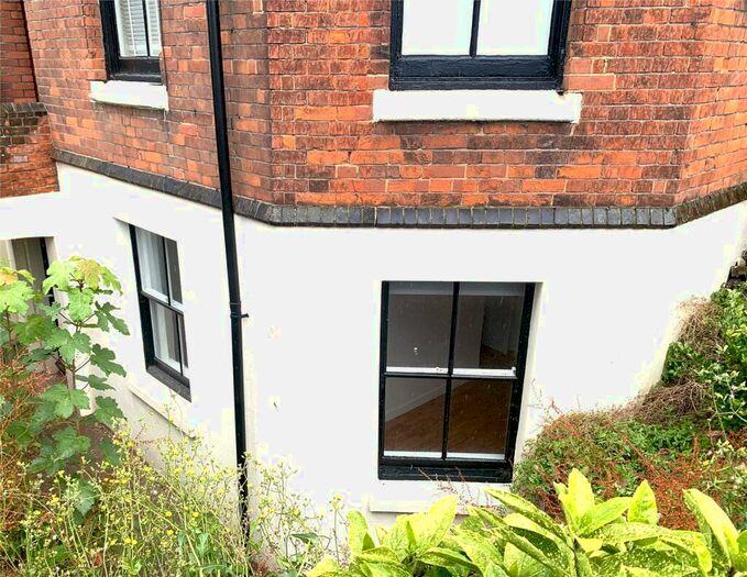 2 Bedroom Flat To Rent In South Road, Faversham, Kent, ME13