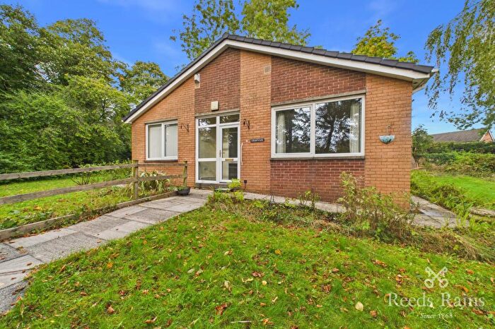 3 Bedroom Bungalow To Rent In Padiham Road, Burnley, Lancashire, BB12