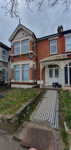 2 Bedroom Flat To Rent In Stanhope Gardens, London, IG1