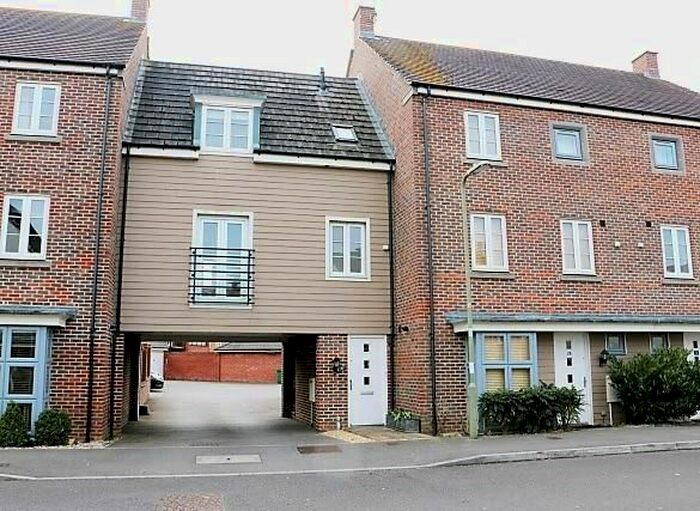 2 Bedroom Flat To Rent In Penton Way, Marnel Park, Basingstoke, RG24
