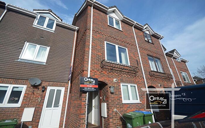 4 Bedroom Town House To Rent In |Ref: |, Berkeley Close, Southampton, SO15