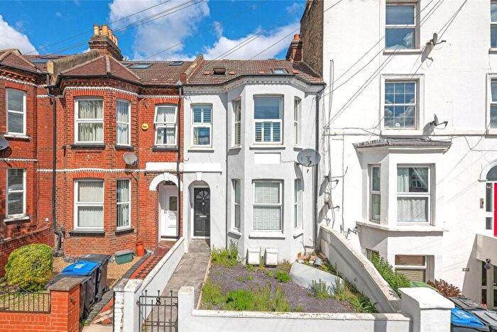 3 Bedroom Flat To Rent In St. Mary's Road, London, SE25