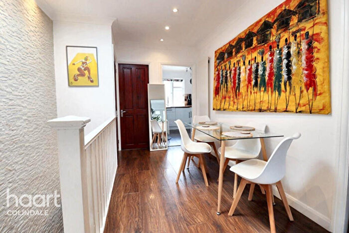 2 Bedroom Maisonette For Sale In Edgware Road, NW9
