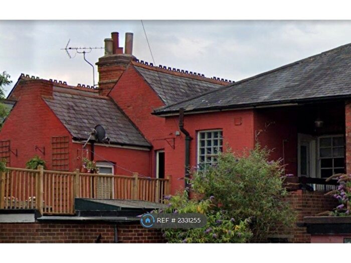 2 Bedroom Flat To Rent In Badshot Lea Road, Farnham, GU9