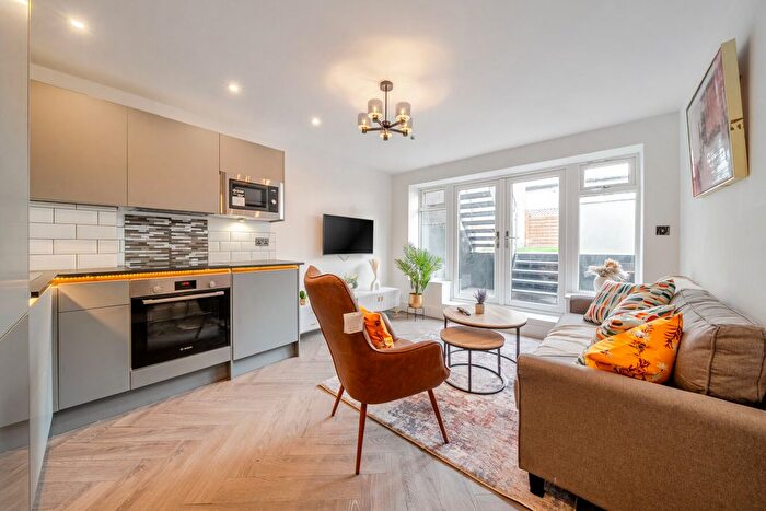 1 Bedroom Flat For Sale In Upper Richmond Road West, London, SW14