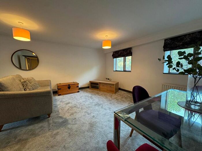2 Bedroom Apartment To Rent In Princess Alexandra Court, St Davids, EX4