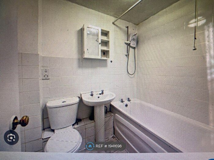 1 Bedroom Flat To Rent In Fairbairn Close, Purley, CR8