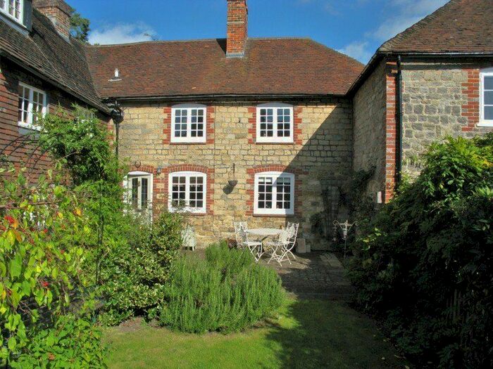 2 Bedroom Terraced House To Rent In North Street, Petworth, GU28