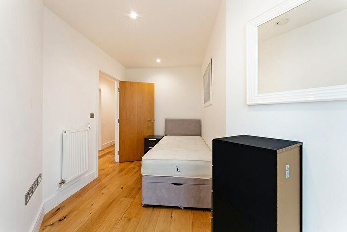 3 Bedroom Flat To Rent In Skyveiw Tower, Stratford, London, E15