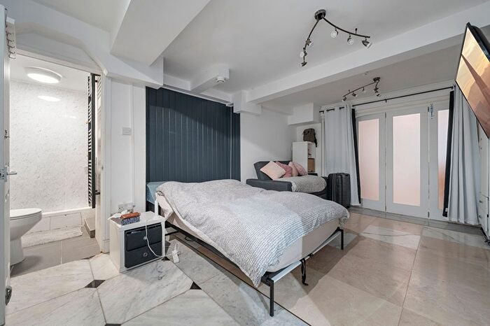 1 Bedroom Flat To Rent In Caledonian Road, Islington, London, N1