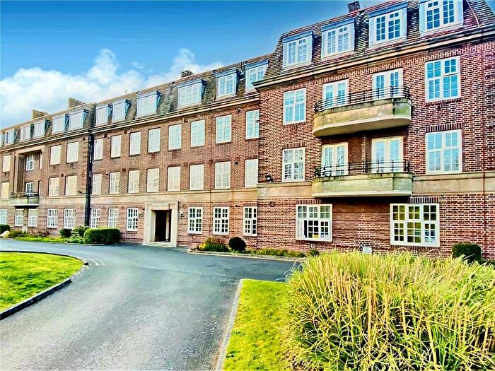 2 Bedroom Flat For Sale In Pitmaston Court East, Birmingham, West Midlands, B13