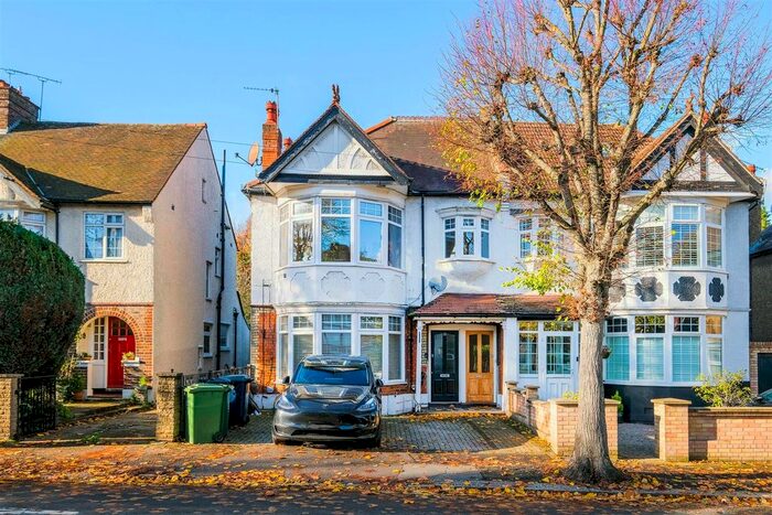 2 Bedroom Flat To Rent In Beresford Road, Chingford, E4