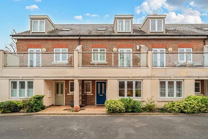 4 Bedroom Terraced House For Sale In St. Francis Place, Balham, London, SW12