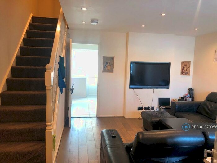 3 Bedroom End Of Terrace House To Rent In Aylesham Close, Mill Hill, NW7