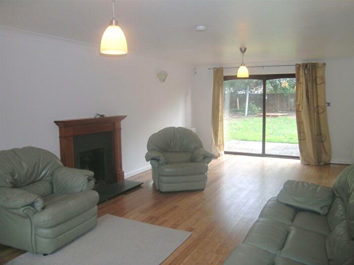 5 Bedroom Detached House To Rent In Aspen Close, Stoke D`abernon, KT11