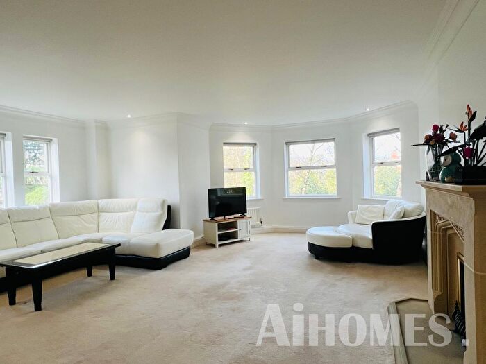 3 Bedroom Flat For Sale In Stanhope Road, Bowdon, Altrincham, WA14