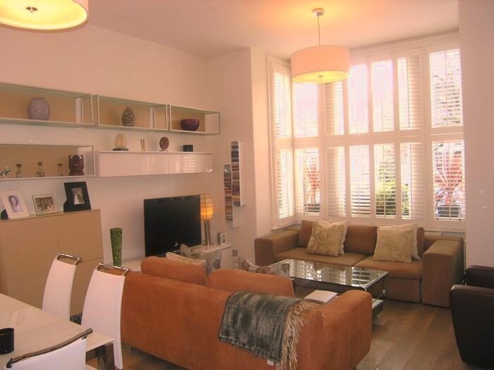 2 Bedroom Flat To Rent In Castelnau, London, SW13