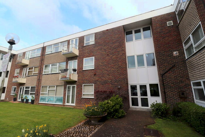 2 Bedroom Apartment To Rent In Central Shenfield, CM15