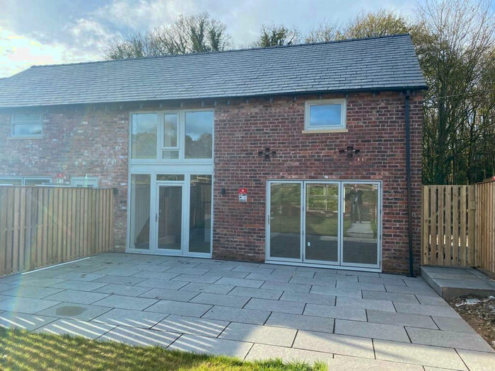 3 Bedroom Cottage To Rent In Stakehill Lane, Manchester, M24