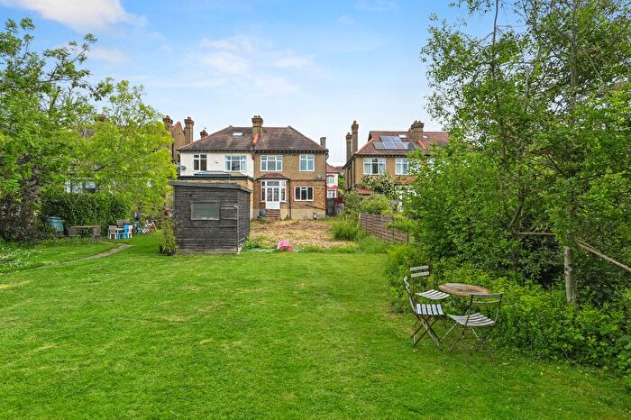 2 Bedroom Flat For Sale In Mount View Road, London, E4