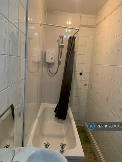 1 Bedroom Flat To Rent In Howard Street, Paisley, PA1