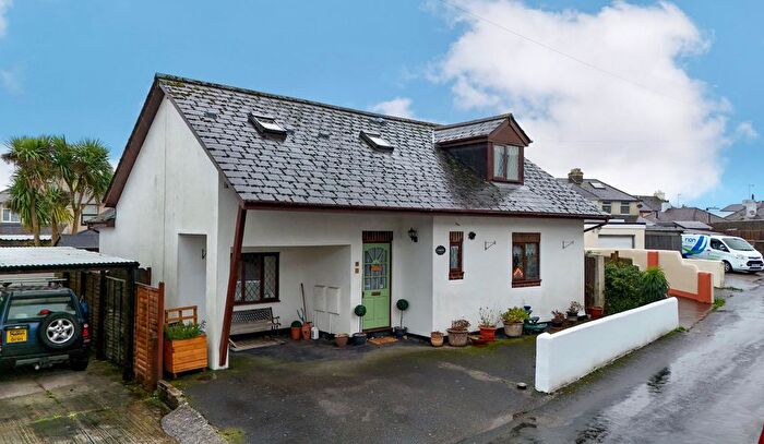 4 Bedroom Bungalow For Sale In Football Lane, Kingsteignton, Newton Abbot, TQ12