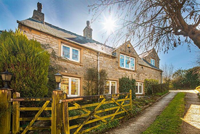 4 Bedroom Link Detached House For Sale In Main Street, Great Longstone, Bakewell, DE45