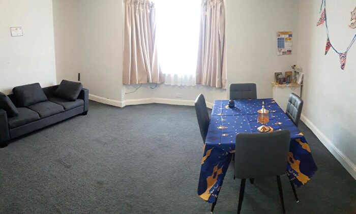 2 Bedroom Flat To Rent In Heathway, Dagenham, RM10