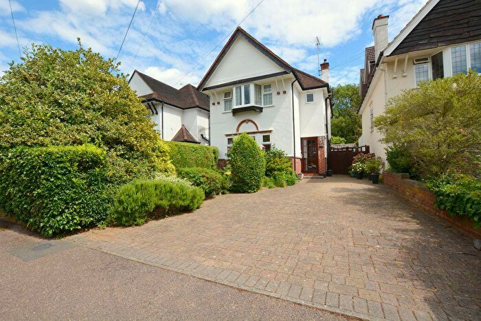 4 Bedroom Detached House For Sale In Hillview Road, Hatch End, HA5