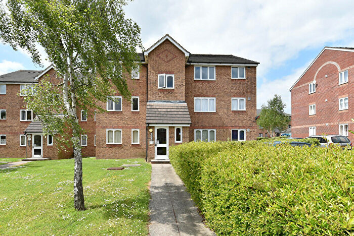 1 Bedroom Apartment To Rent In Leigh Hunt Drive, Southgate, N14