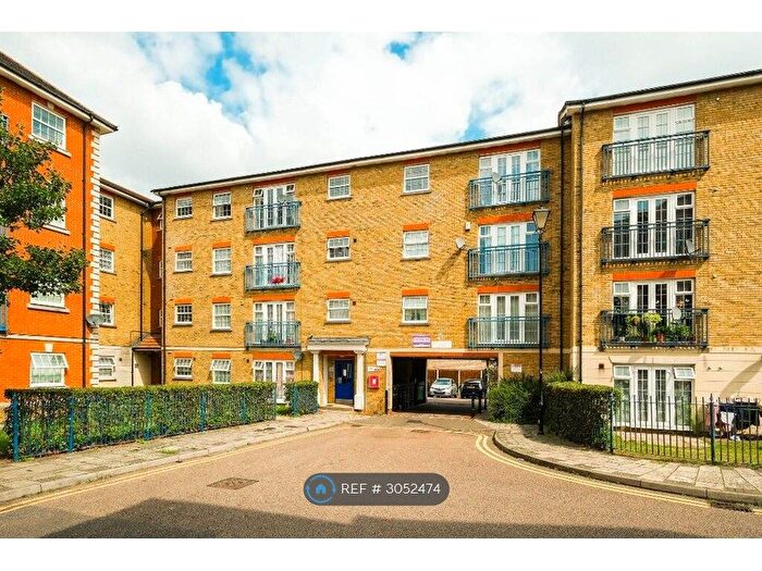 2 Bedroom Flat To Rent In Queensberry Place, London, E12