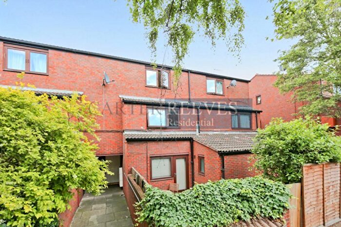5 Bedroom Property To Rent In Minton Mews, Finchley, NW6