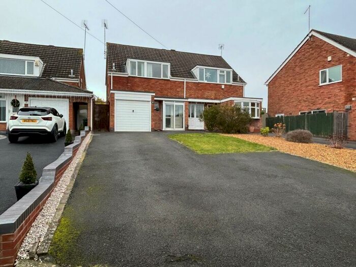 3 Bedroom House To Rent In Kenswick Drive, Halesowen, B63